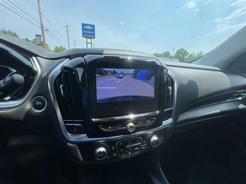 Used 2021 Chevrolet Traverse LT image 15
