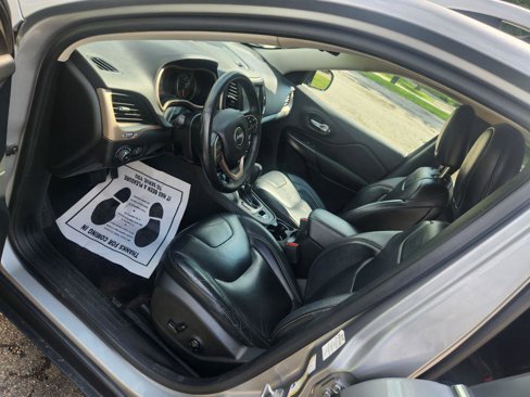 Used 2017 Jeep Cherokee Limited image 7