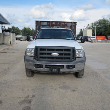 Used 2005 Ford F550 2WD Regular Cab Super Duty image 3