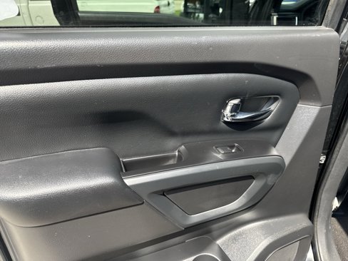 Used 2019 Nissan Titan SV w/ SV Convenience Package image 38