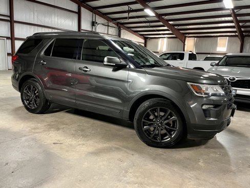 Used 2019 Ford Explorer XLT w/ Equipment Group 202A image 4