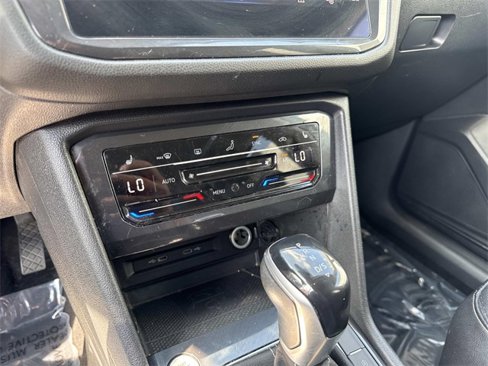 Used 2022 Volkswagen Tiguan SE image 21