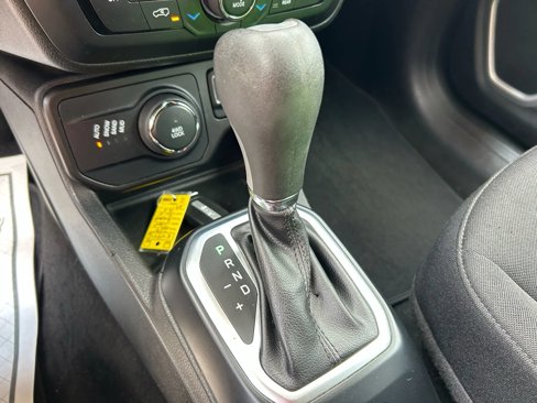 Used 2019 Jeep Renegade Latitude image 23