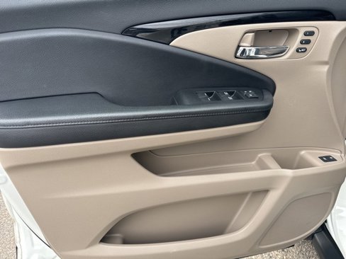 Used 2017 Honda Pilot Elite image 11
