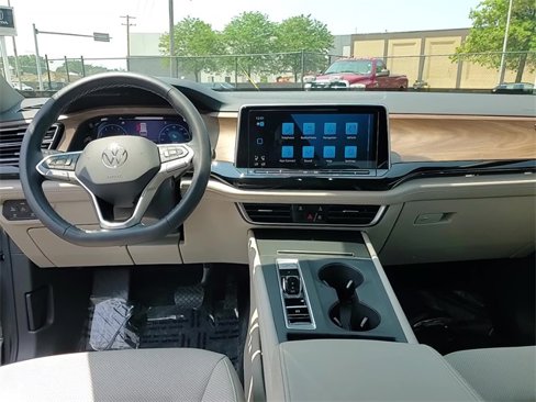 Used 2024 Volkswagen Atlas SE image 12