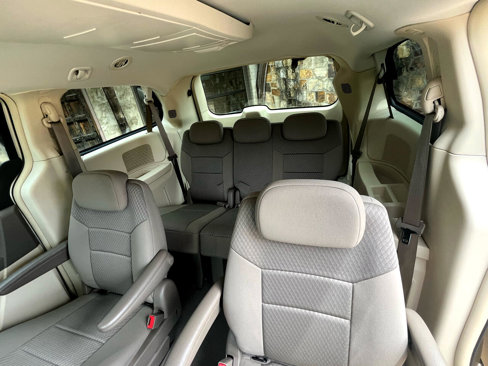 Used 2010 Chrysler Town & Country Touring image 39