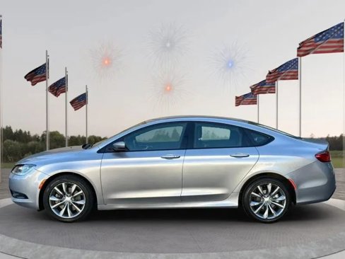 Used 2015 Chrysler 200 S image 9