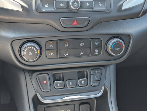 Used 2020 GMC Terrain SLE image 27