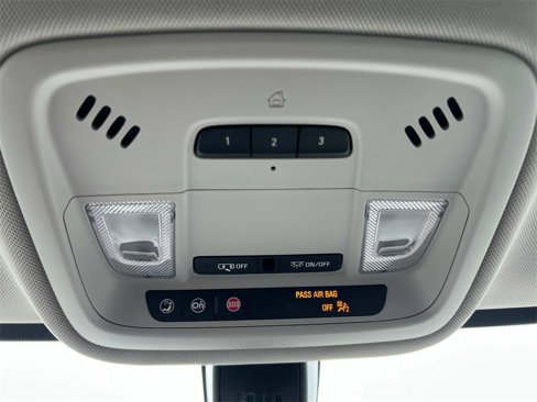 Used 2020 Chevrolet Traverse LT image 29