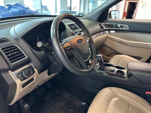 Used 2019 Ford Explorer Limited w/ Ford Safe & Smart Package image 34