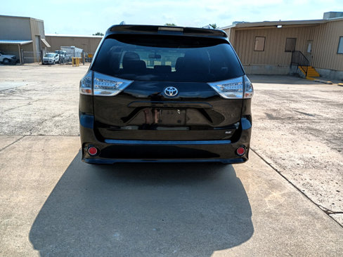 Used 2017 Toyota Sienna SE image 4