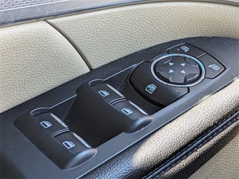 Used 2016 Ford Explorer XLT image 23