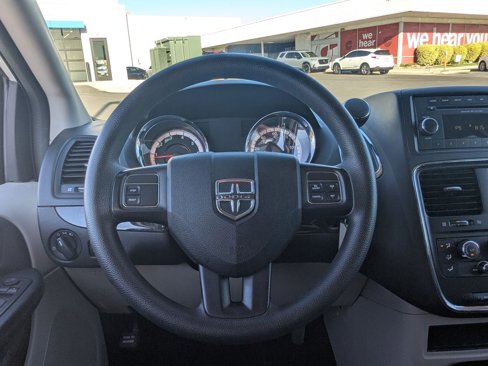 Used 2017 Dodge Grand Caravan SE image 16