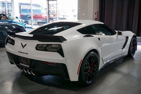 Used 2015 Chevrolet Corvette Z06 w/ Z07 Performance Package image 8