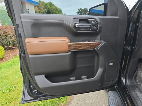 Used 2019 Chevrolet Silverado 1500 High Country w/ Technology Package image 17