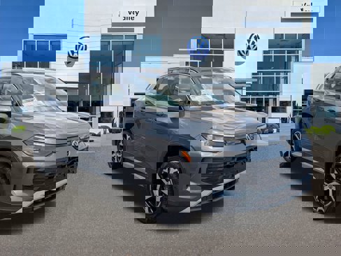 New 2025 Volkswagen Tiguan SE image 1