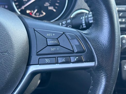 Used 2019 Nissan Rogue SV image 16