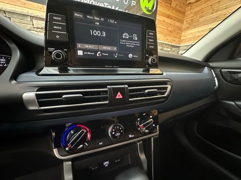 Used 2021 Kia Seltos S image 18