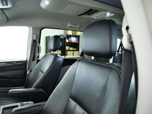 Used 2015 Chrysler Town & Country Touring-L w/ Trailer Tow Group image 18