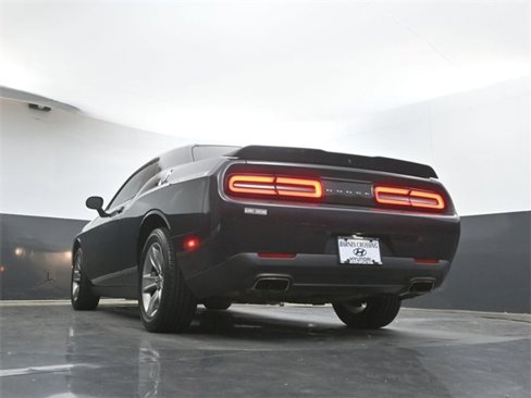 Used 2019 Dodge Challenger SXT image 32