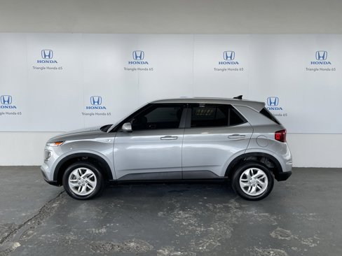 Used 2020 Hyundai Venue SE image 3