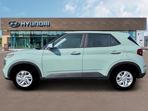 New 2025 Hyundai Venue SE image 3