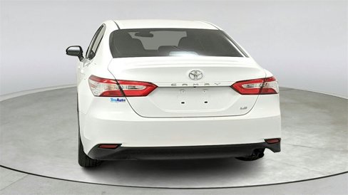 Used 2018 Toyota Camry LE image 4