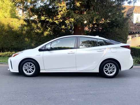 Used 2020 Toyota Prius LE image 3