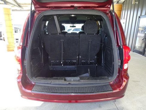 Used 2017 Dodge Grand Caravan SE image 8