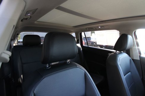 Used 2018 Volkswagen Tiguan SEL w/ 3rd Row Seat Package image 21
