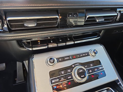 Used 2021 Lincoln Aviator AWD image 30
