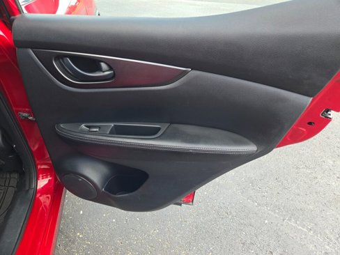 Used 2018 Nissan Rogue Sport S image 8