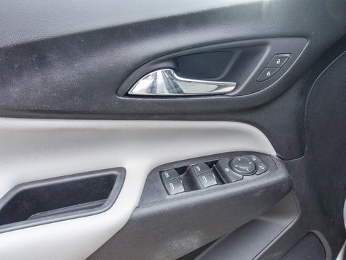 Used 2018 Chevrolet Equinox LS image 20