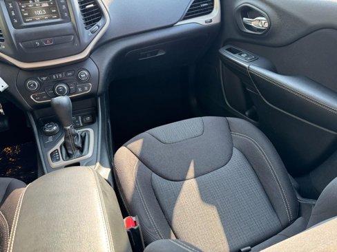 Used 2015 Jeep Cherokee Latitude w/ Safety Group image 15