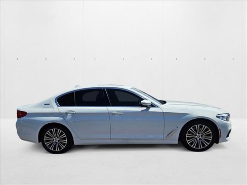 Used 2019 BMW 530e w/ Convenience Package image 4