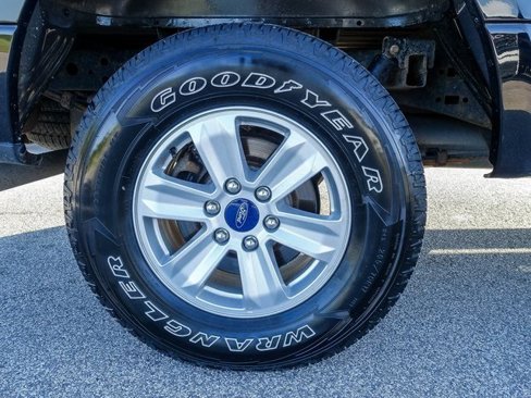 Used 2018 Ford F150 XLT w/ Trailer Tow Package image 10
