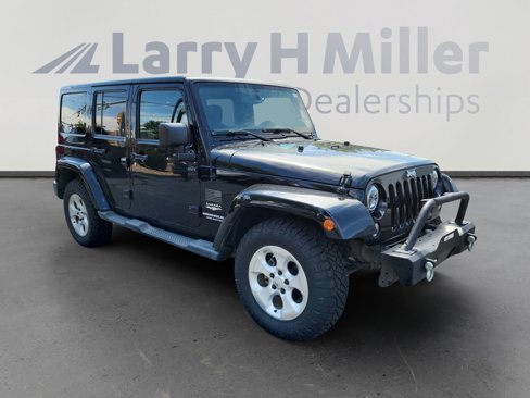 Used 2015 Jeep Wrangler Unlimited Sahara w/ Connectivity Group image 7