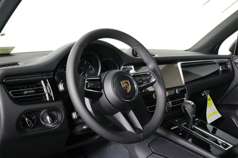 New 2025 Porsche Macan image 4
