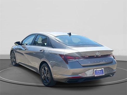 Used 2021 Hyundai Elantra SEL image 7