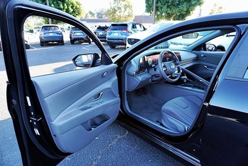 Certified 2024 Hyundai Elantra SEL image 36