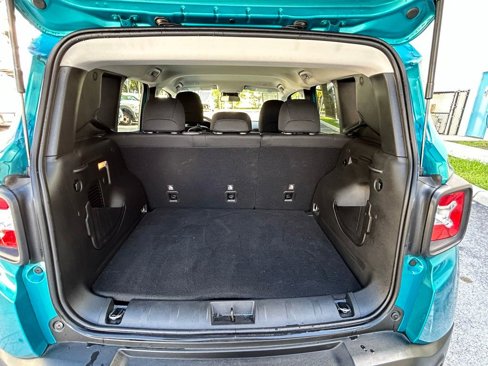 Certified 2021 Jeep Renegade Latitude image 41