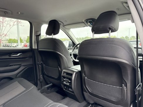 Used 2023 Jeep Grand Cherokee Laredo w/ Luxury Tech Group I image 18