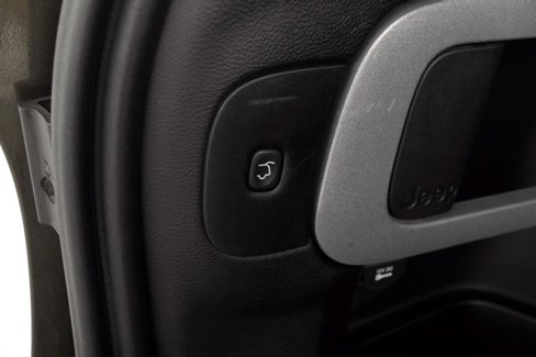 Used 2015 Jeep Cherokee Latitude w/ Comfort/Convenience Group image 22