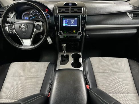 Used 2014 Toyota Camry SE image 40
