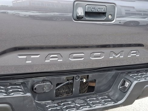 Used 2021 Toyota Tacoma TRD Off-Road image 29