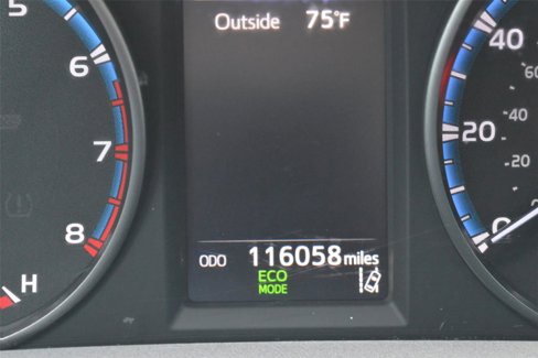 Used 2018 Toyota RAV4 LE image 15