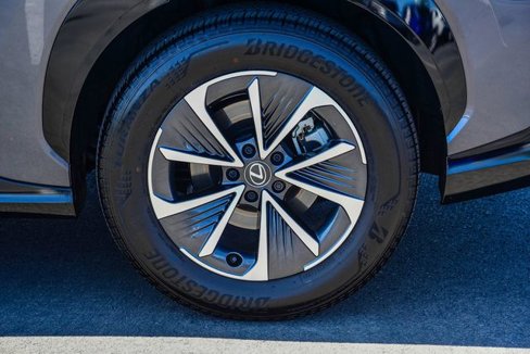 Used 2025 Lexus RZ 300e image 9