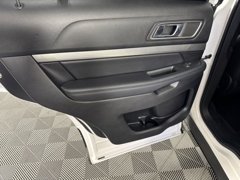 Used 2018 Ford Explorer XLT w/ Equipment Group 202A image 16