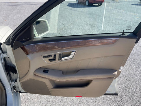 Used 2011 Mercedes-Benz E 350 4MATIC Sedan image 28