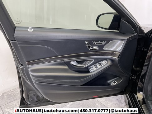 Used 2019 Mercedes-Benz S 560 Sedan image 40